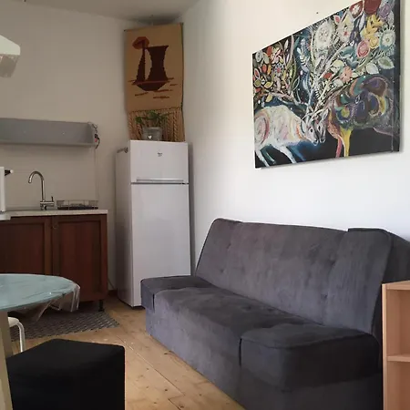 Cimbora, Salara Apartmán