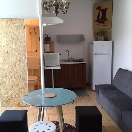 Cimbora, Salara Apartmán