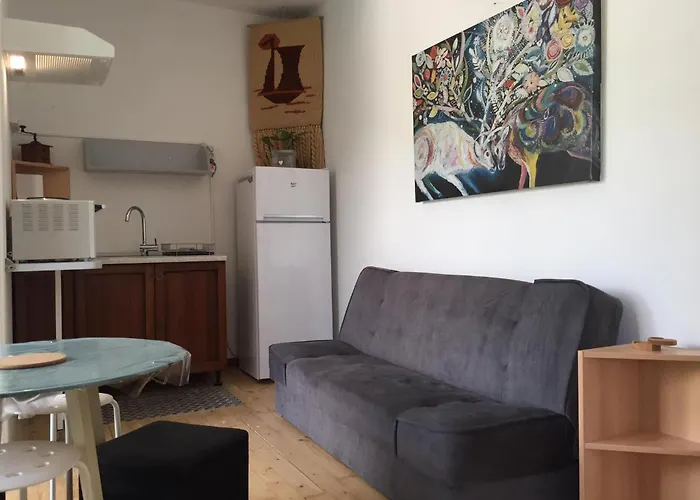 Cimbora, Salara Lägenhet