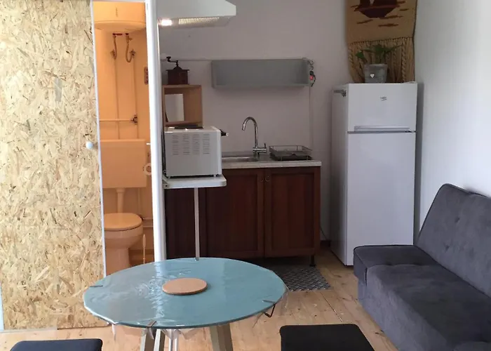 Cimbora, Salara Lägenhet